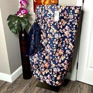 VERA BRADLEY Cinch Lighten Up Laundry Bag, Cut Vines NWT